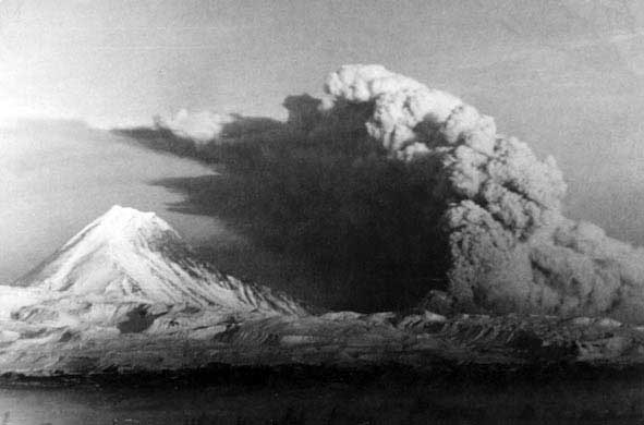 Bezymianny_active_stratovolcano_1955